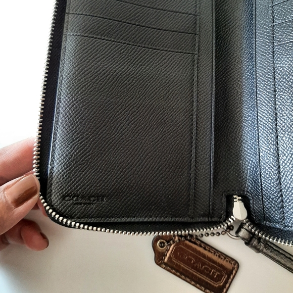 Coach Zipper Around Wallet - Picture 10 of 11